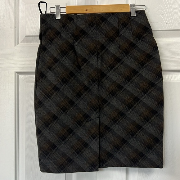 Amanda & Chelsea Skirt Size Small - Picture 2 of 3